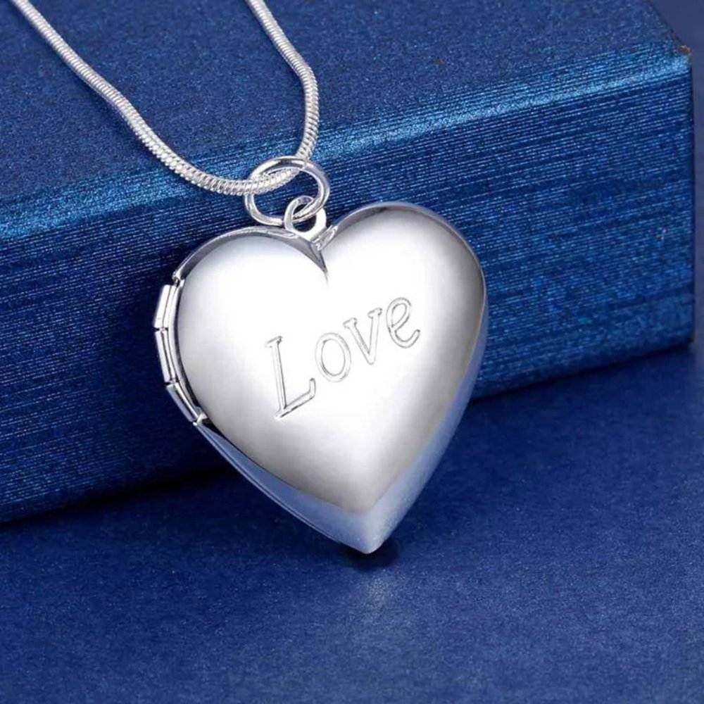 Beautiful Heart Photo Locket With 18 Inch Chain Stamped 925 Sterling Silver - Picture 3 of 3